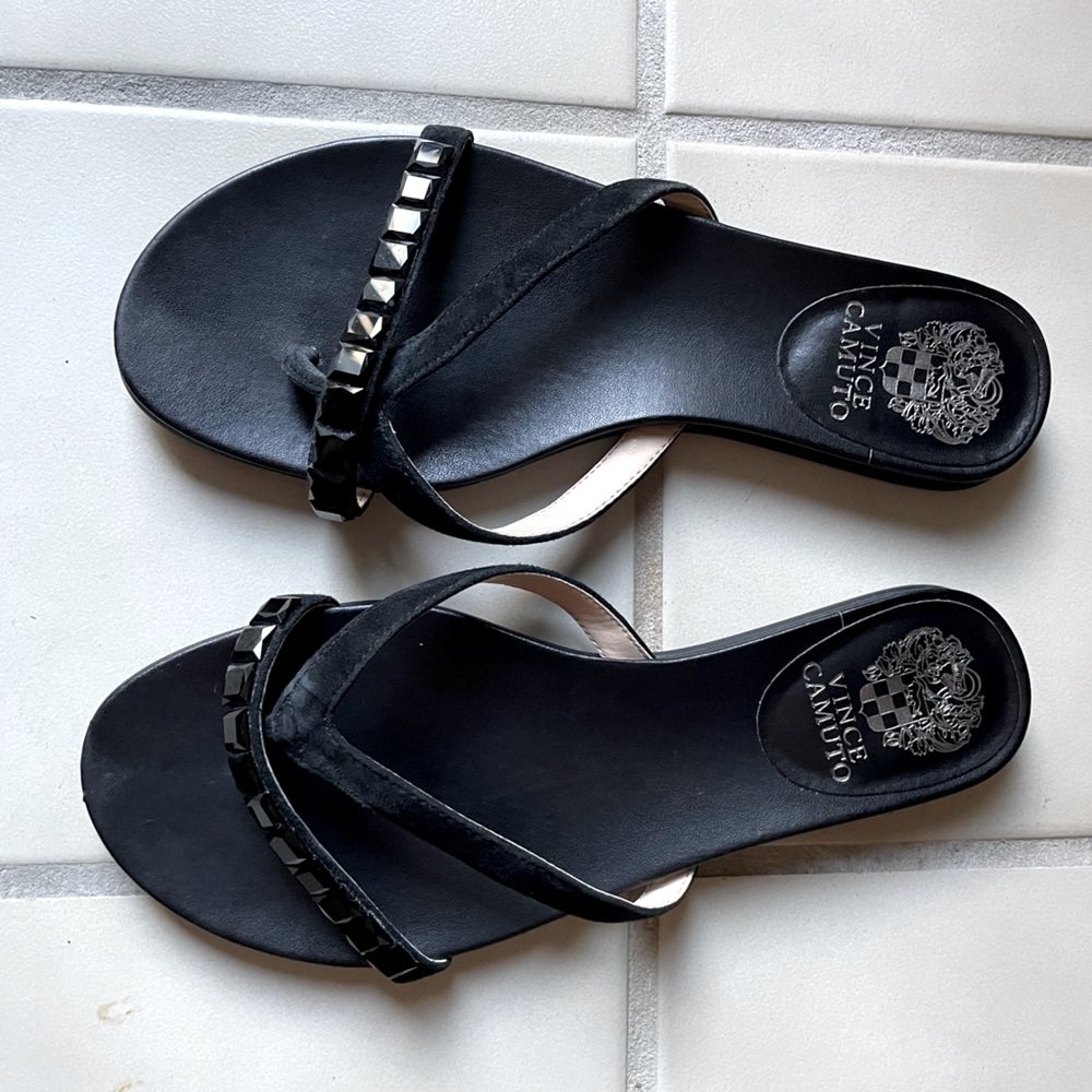Vince Camuto Black Flip Flops
